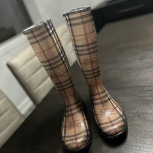 Burberry rubber plaid rainboots